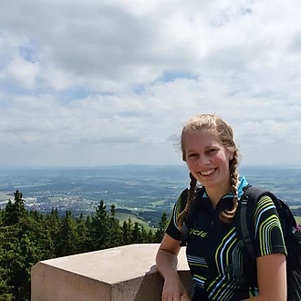  Petra Čeřovská